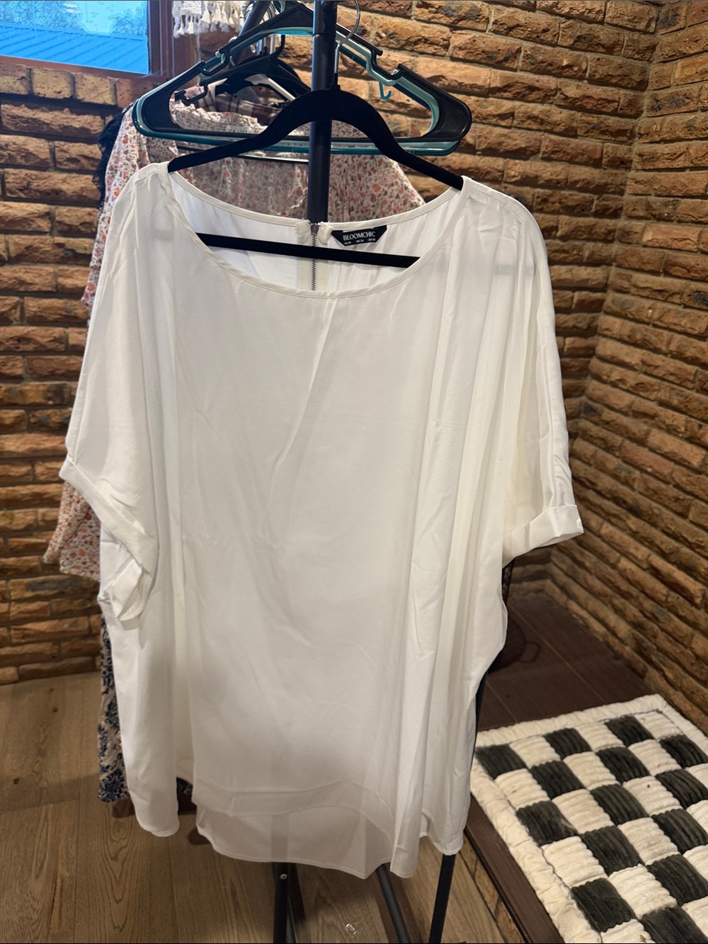 BloomChic White Flowing Short-Sleeve Blouse